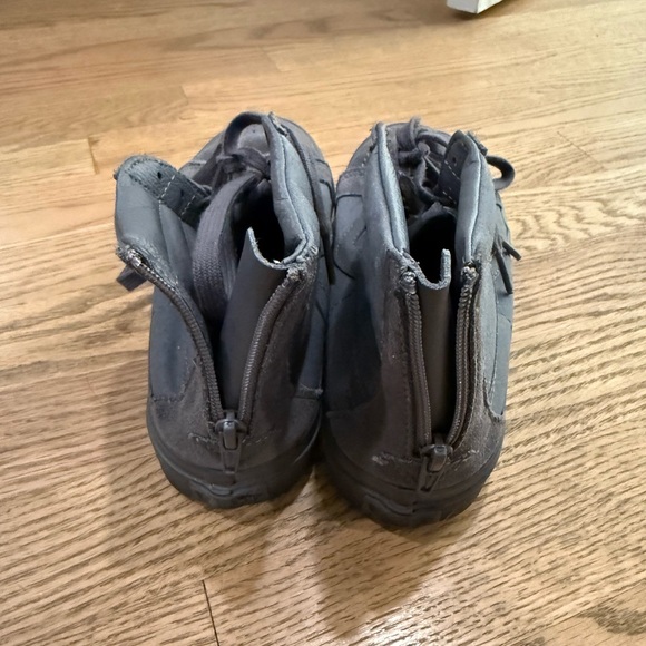 Vans - Picture 3 of 4